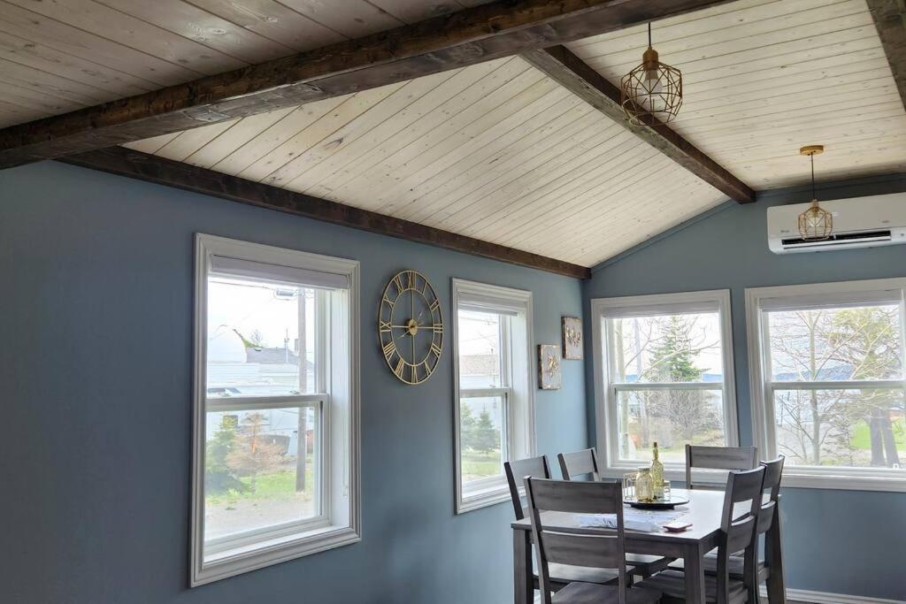 Family Ties Vacation Home - Rossy House Twillingate Eksteriør billede